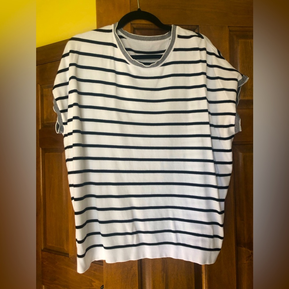 Women’s XL cuff sleeve sweater